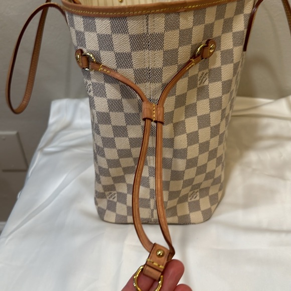 Authentic Louis Vuitton Neverfull MM - Picture 6 of 12